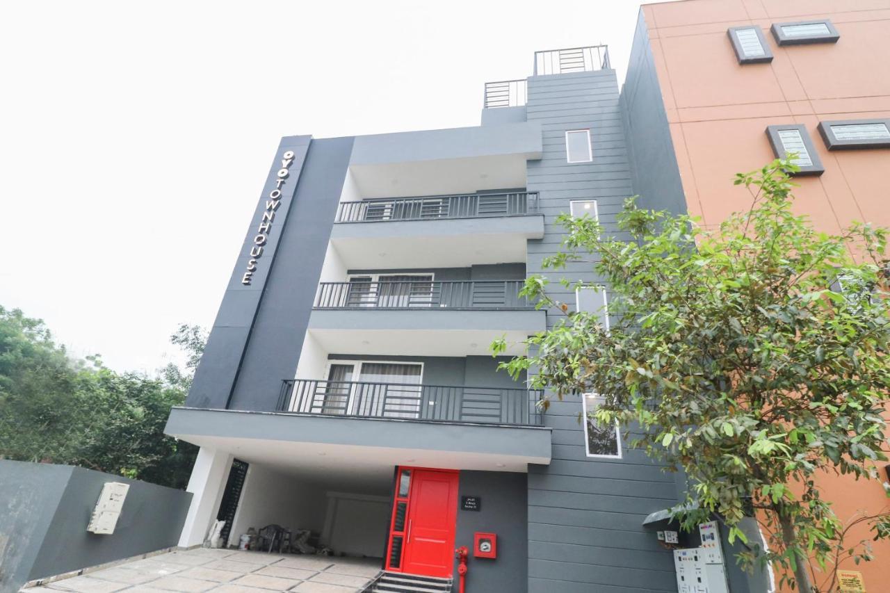Townhouse Noida Sector 71 Near Iskcon Temple Noida Hotel Indirapuram Exterior photo