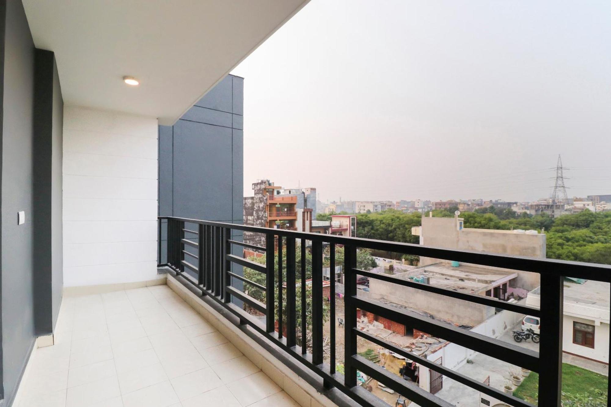 Townhouse Noida Sector 71 Near Iskcon Temple Noida Hotel Indirapuram Exterior photo