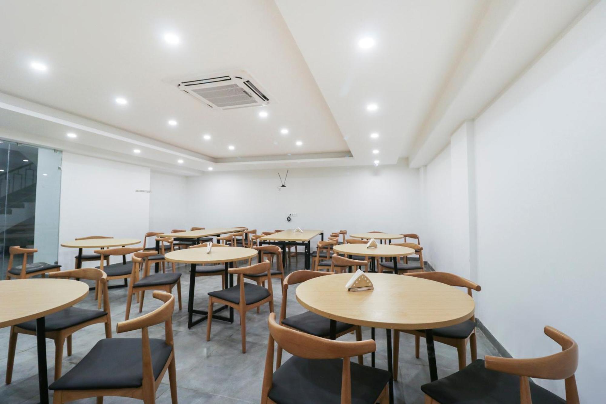 Townhouse Noida Sector 71 Near Iskcon Temple Noida Hotel Indirapuram Exterior photo