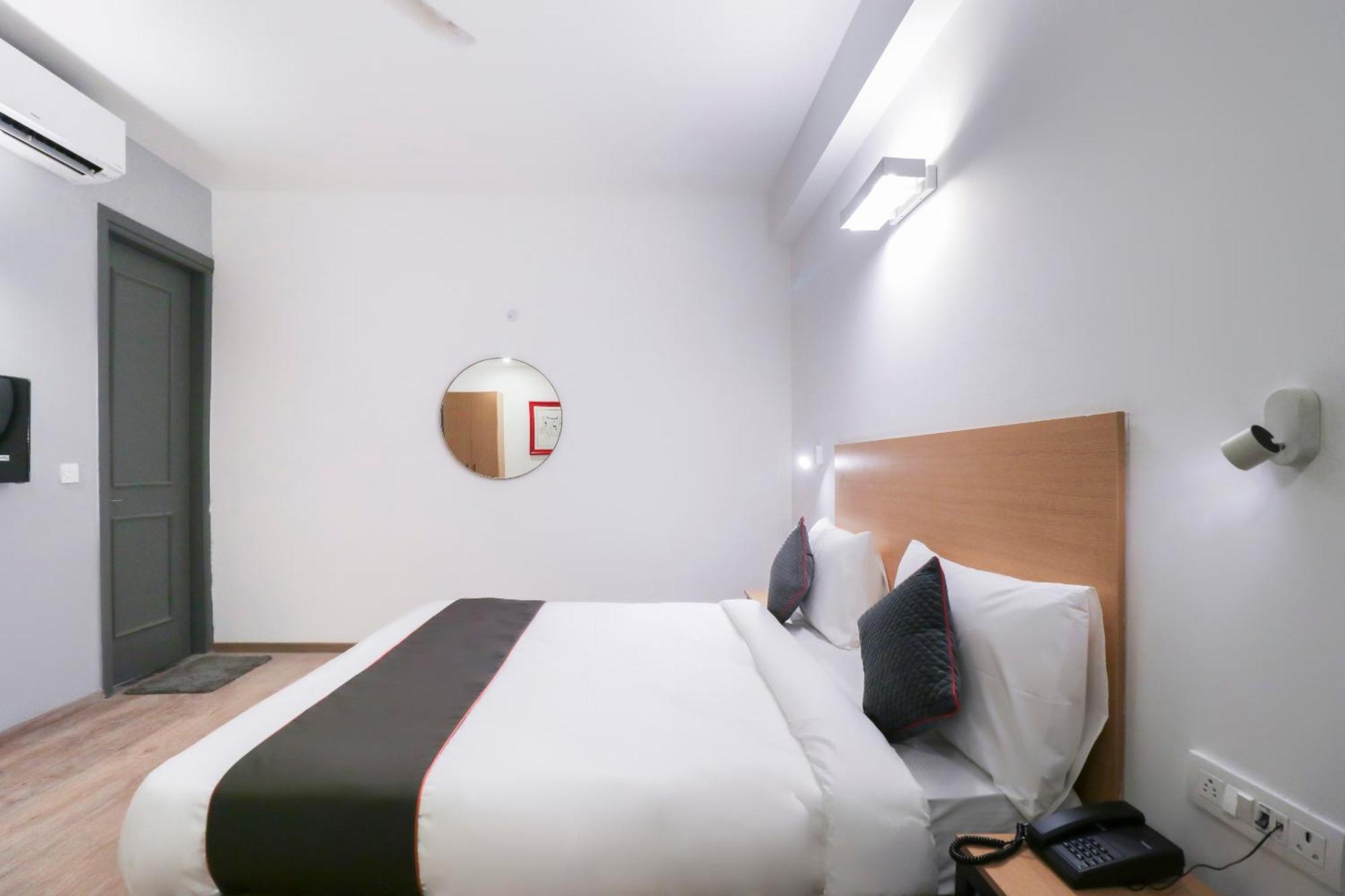 Townhouse Noida Sector 71 Near Iskcon Temple Noida Hotel Indirapuram Exterior photo