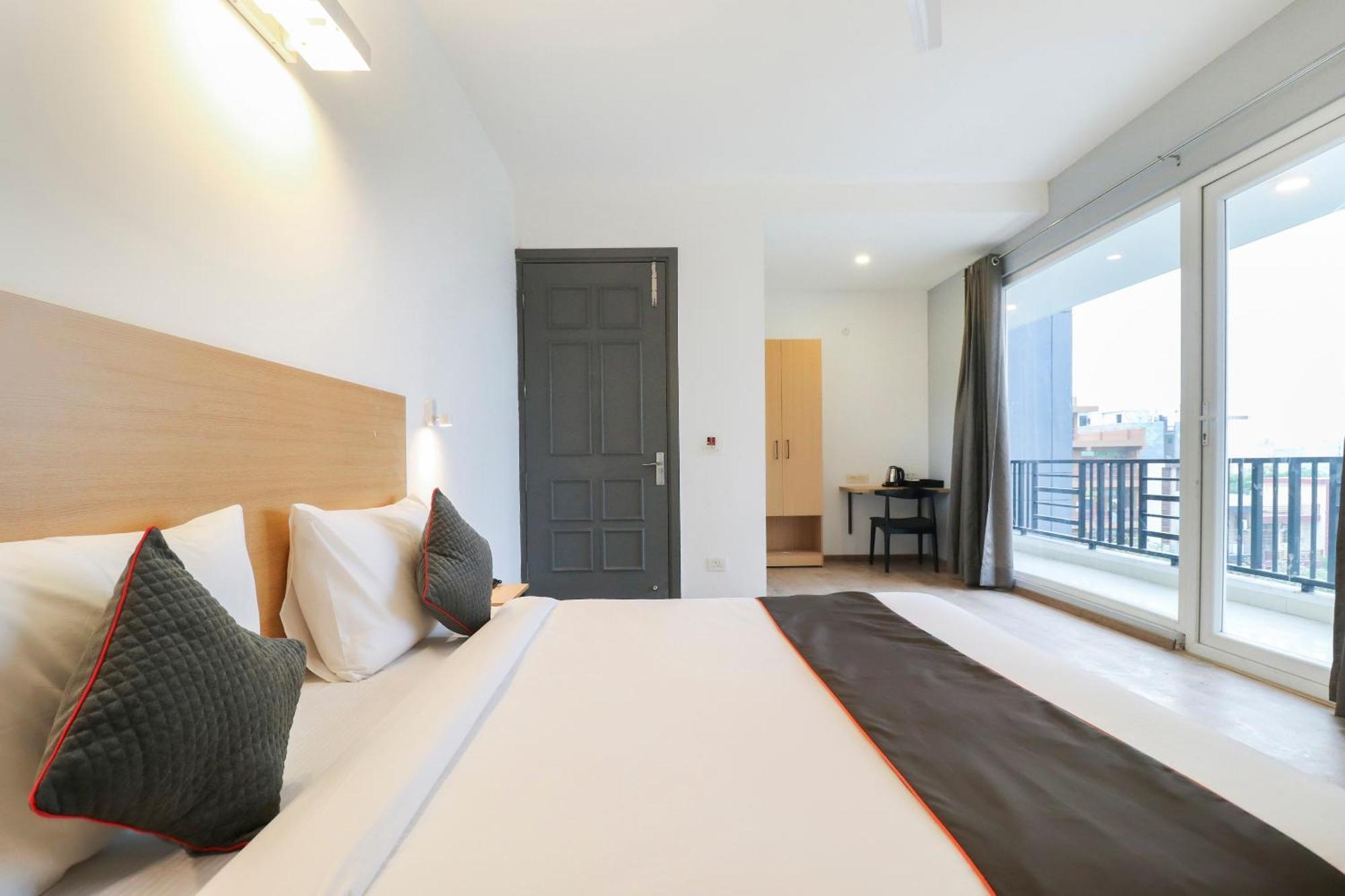 Townhouse Noida Sector 71 Near Iskcon Temple Noida Hotel Indirapuram Exterior photo