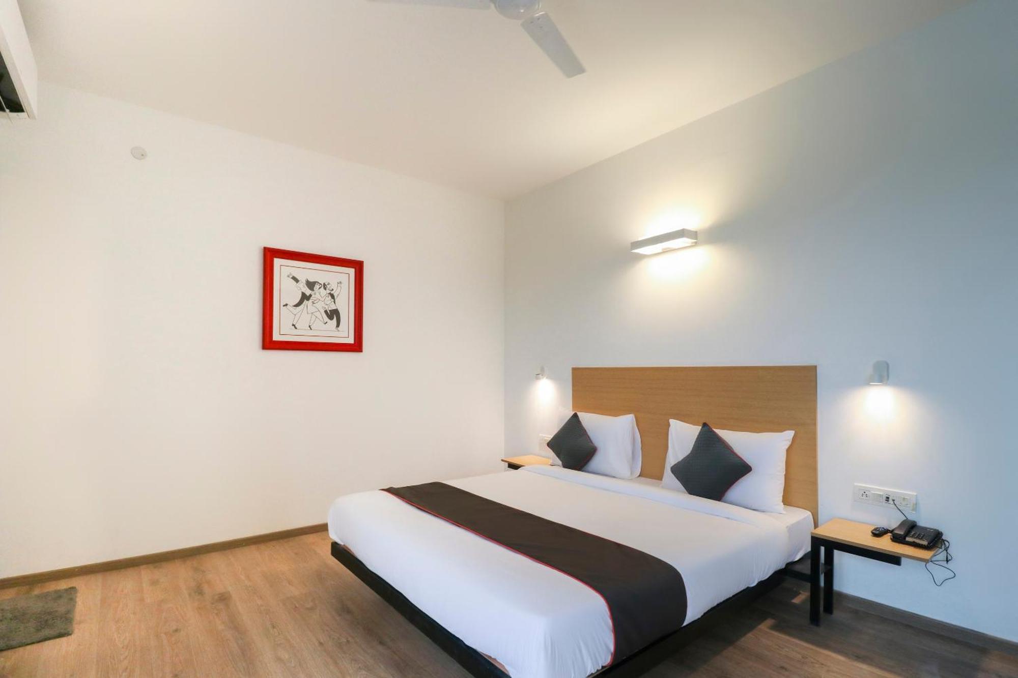 Townhouse Noida Sector 71 Near Iskcon Temple Noida Hotel Indirapuram Exterior photo